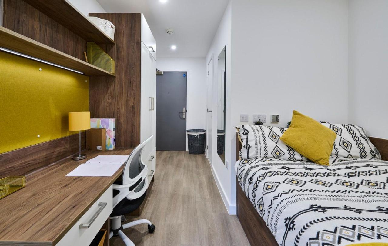 For Students Only The Oaks In Coventry Apartment Exterior photo